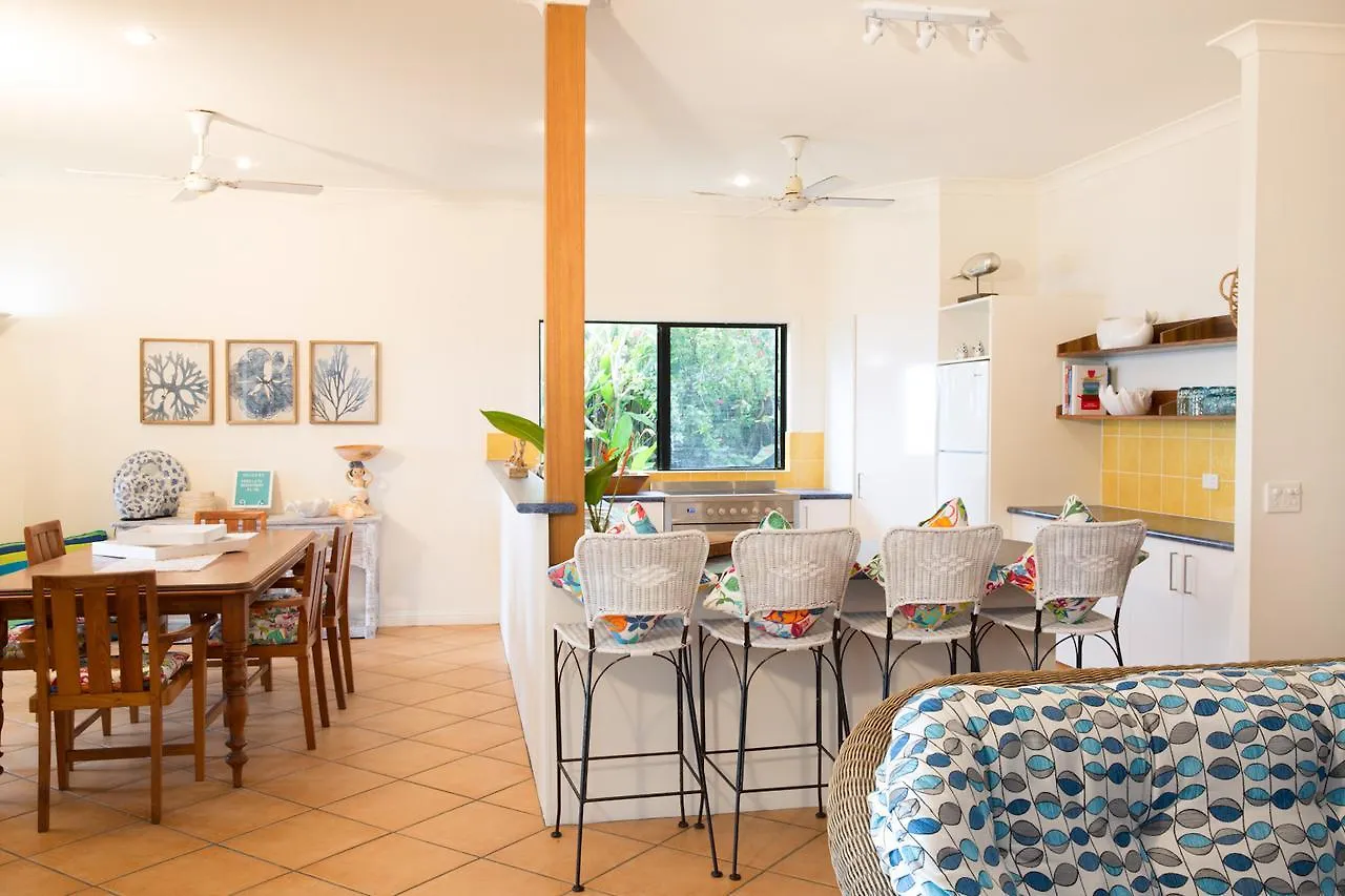 Absolute Beachfront Bliss - Newell Beach - 10 Metres To The Ocean