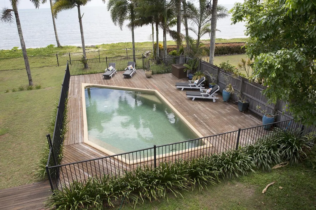 Prázdninový dům Absolute Beachfront Bliss - Newell Beach - 10 Metres To The Ocean Austrálie