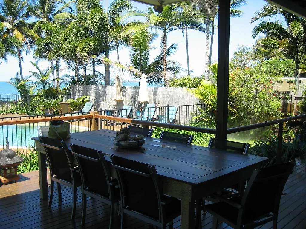 Absolute Beachfront Bliss - Newell Beach - 10 Metres To The Ocean 0*,  Australia