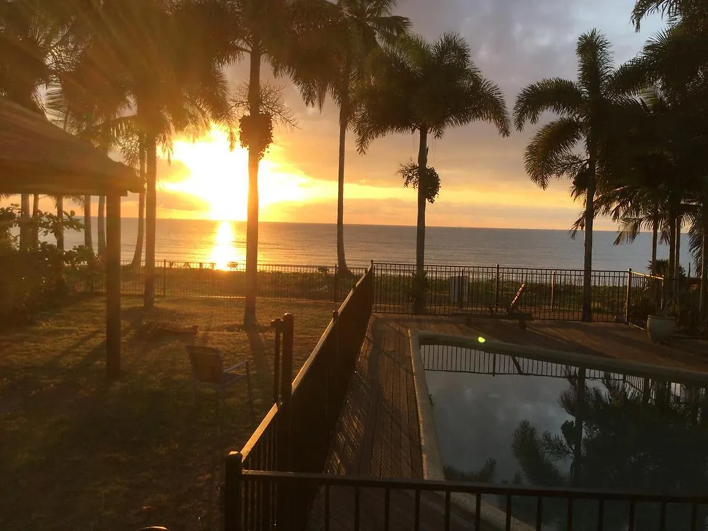 Holiday home Absolute Beachfront Bliss - Newell Beach - 10 Metres To The Ocean Australia