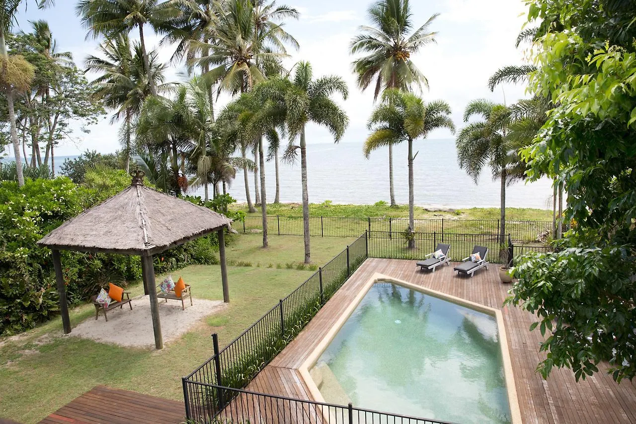 Absolute Beachfront Bliss - Newell Beach - 10 Metres To The Ocean