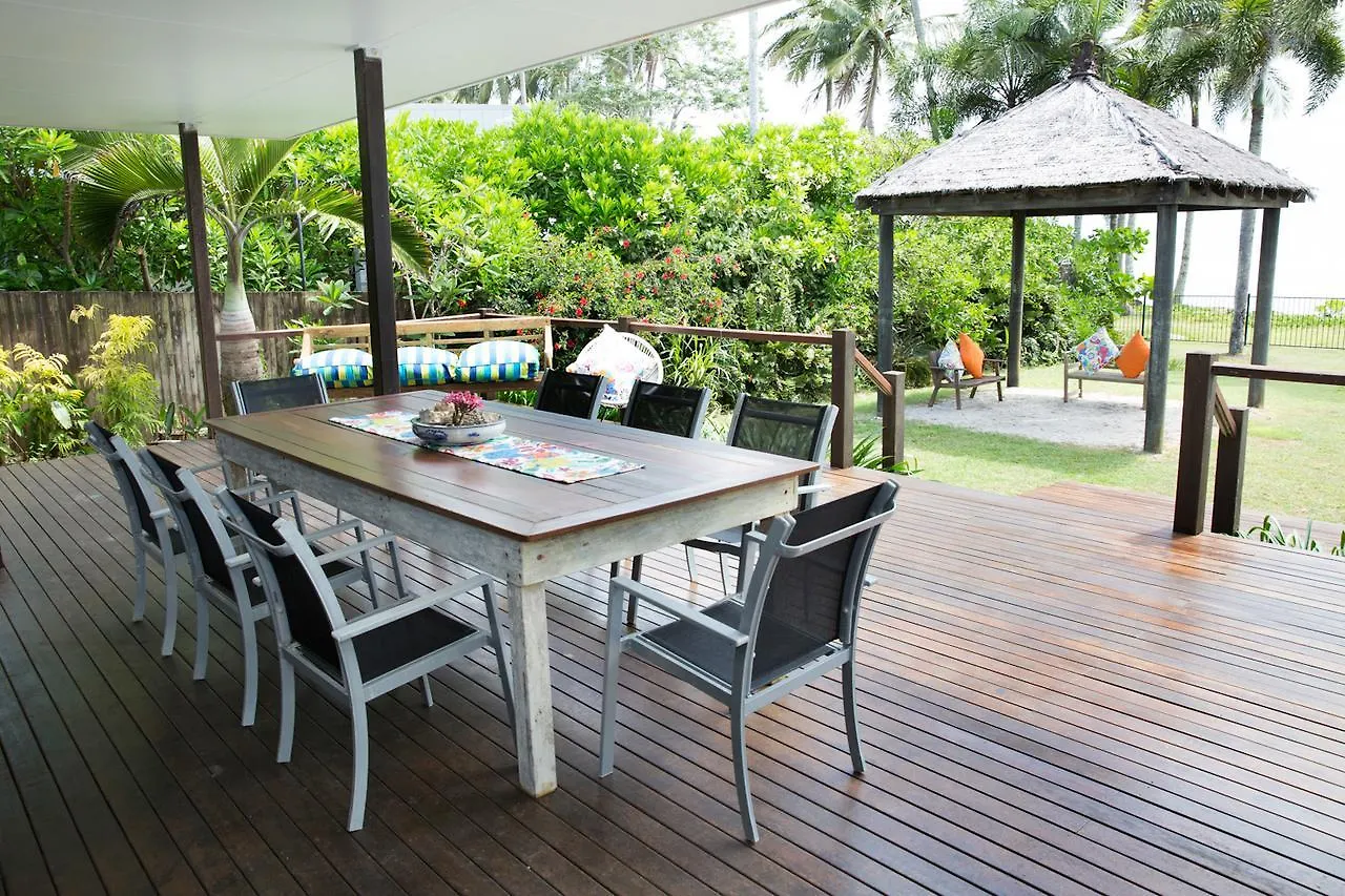 Absolute Beachfront Bliss - Newell Beach - 10 Metres To The Ocean