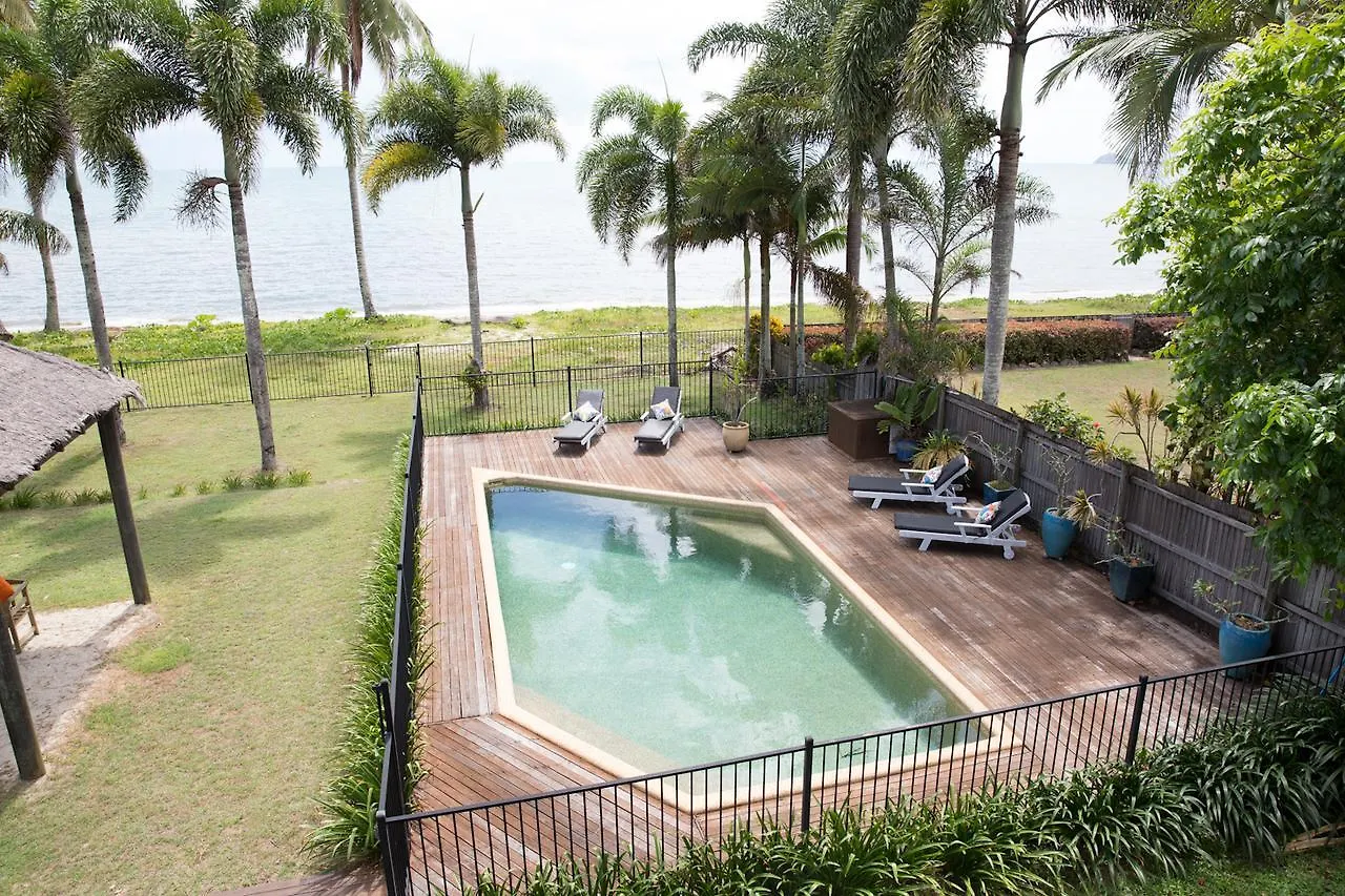Holiday home Absolute Beachfront Bliss - Newell Beach - 10 Metres To The Ocean