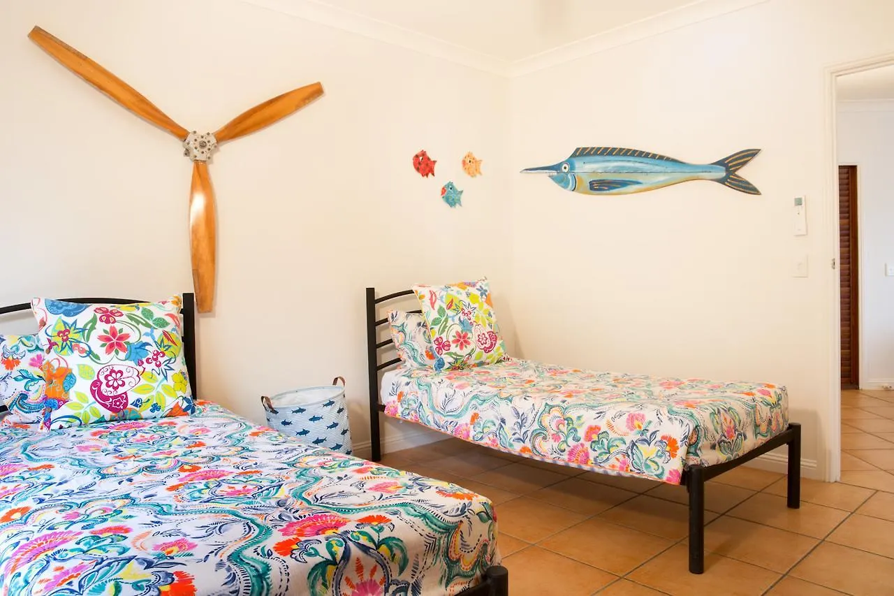 Holiday home Absolute Beachfront Bliss - Newell Beach - 10 Metres To The Ocean