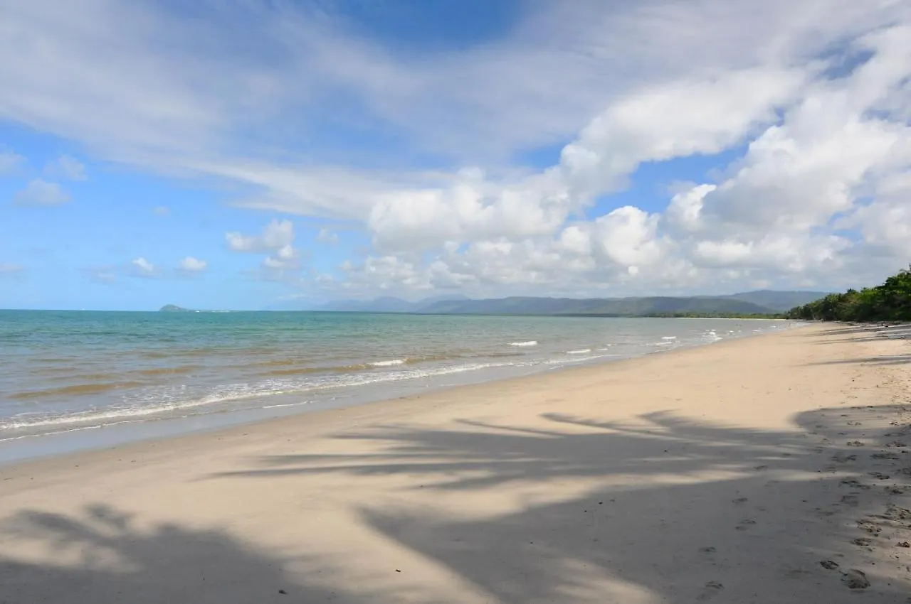 Absolute Beachfront Bliss - Newell Beach - 10 Metres To The Ocean